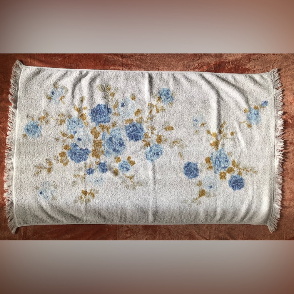 Vintage White Blue Floral Fringe Edge Towel 40.5”x24”